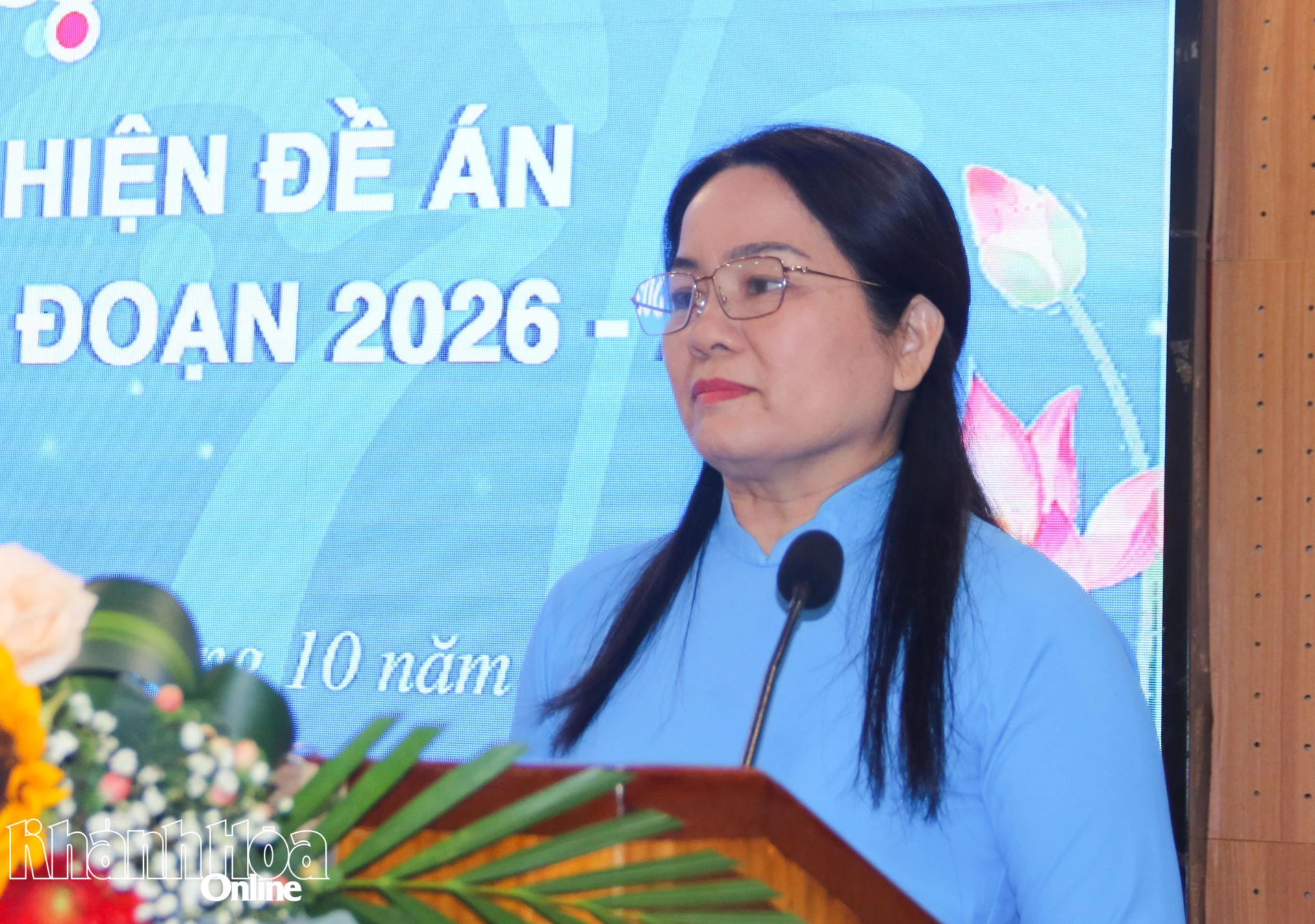 Bà Phan Thị Hòa Bình - Phó Chủ tịch Thường trực Hội Liên hiệp Phụ nữ tỉnh phát biểu khai mạc hội nghị tập huấn.