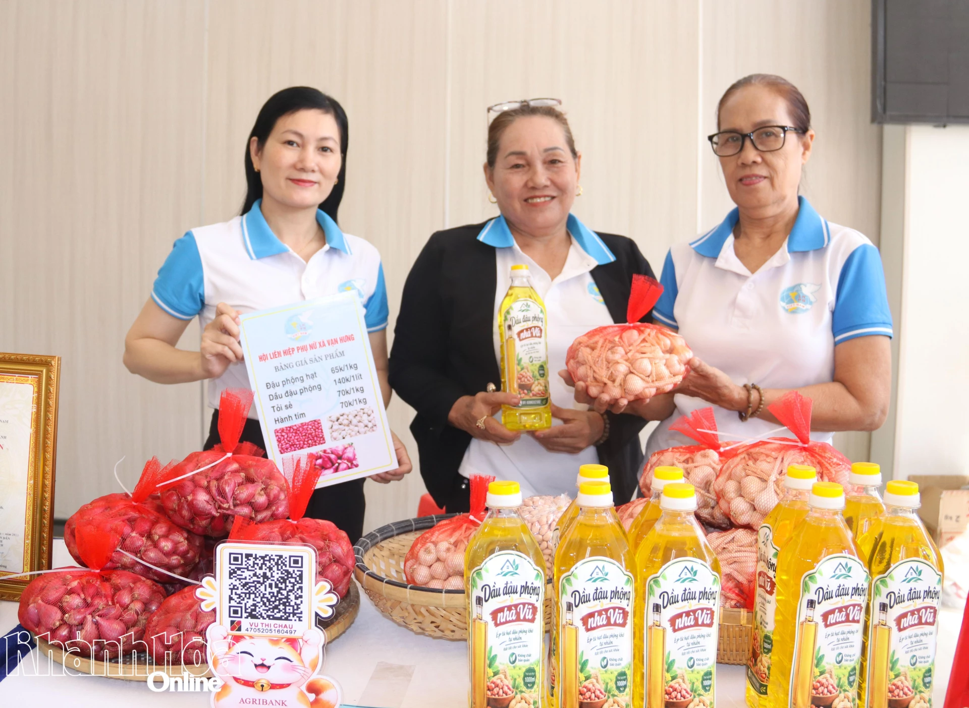Các nông sản địa phương được Hội Liên hiệp Phụ nữ xã Vạn Hưng đem đến giới thiệu tại chương trình.