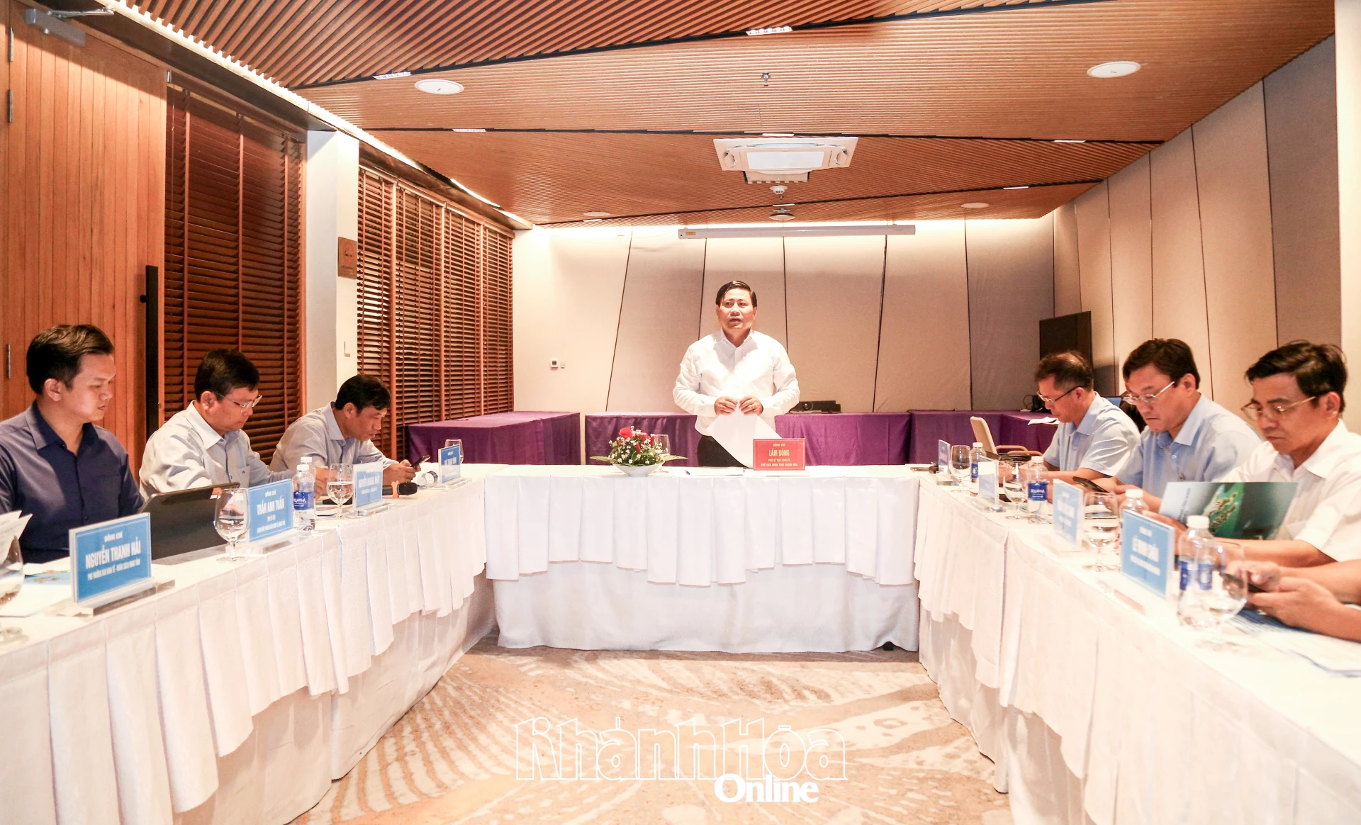 Quang cảnh buổi làm việc.