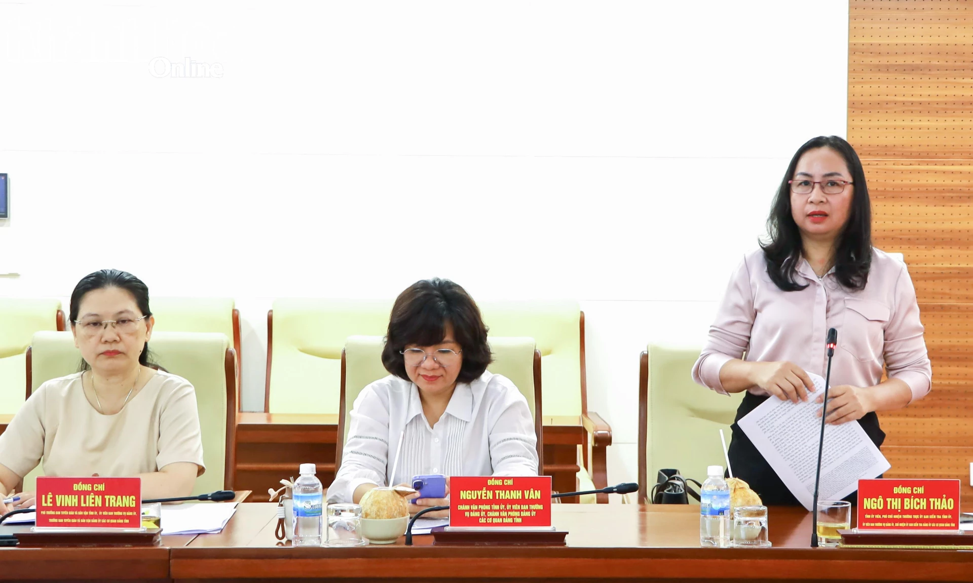 Đại biểu tham gia thảo luận, đóng góp ý kiến tại hội nghị.