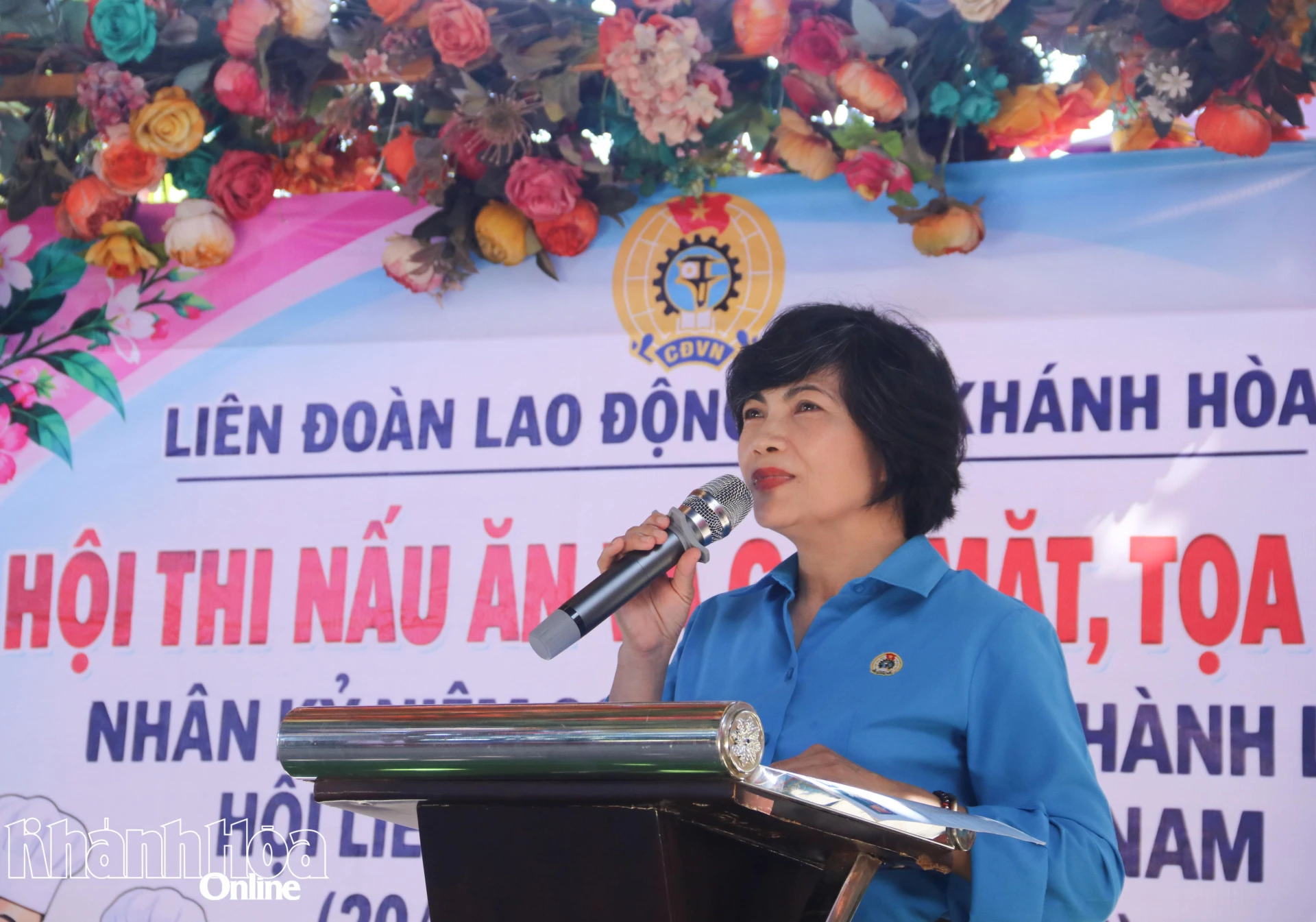 Bà Trần Thị Hương - Phó Chủ tịch Liên đoàn Lao động tỉnh phát biểu khai mạc hội thi.