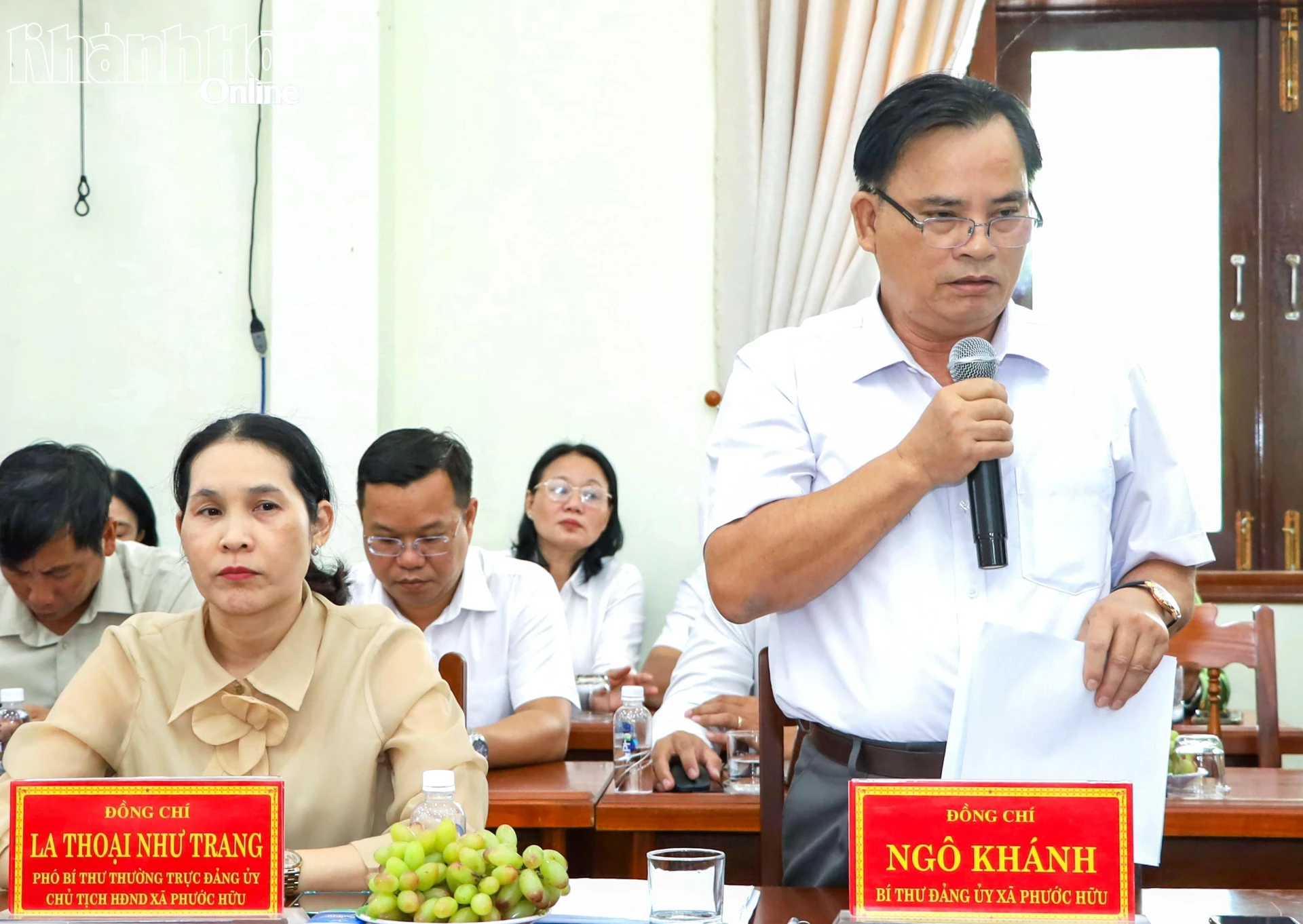 Lãnh đạo xã Phước Hữu báo cáo các nội dung tại buổi làm việc.