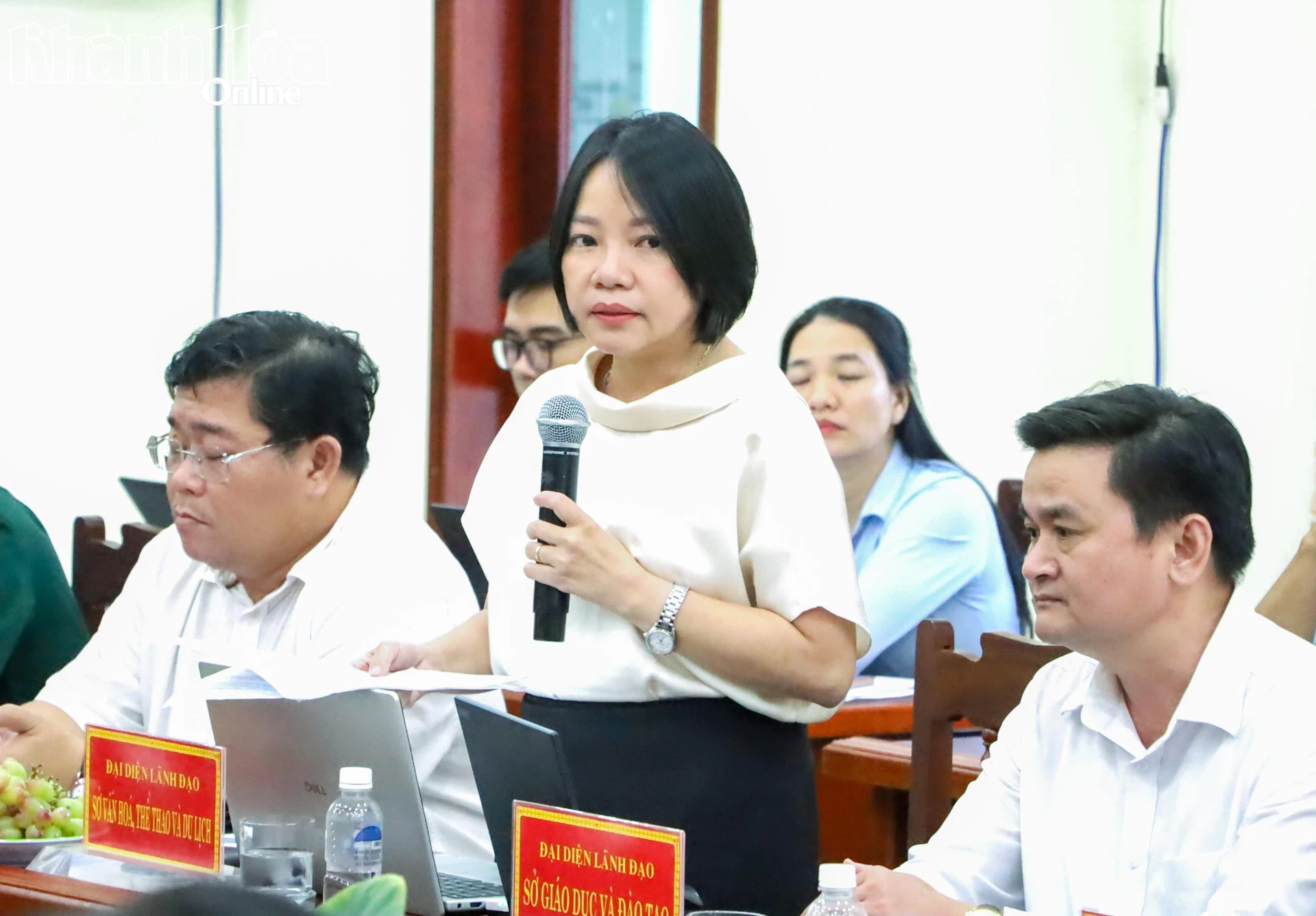 Lãnh đạo Sở Văn hóa, Thể thao và Du lịch giải đáp, trao đổi một số nội dung tại buổi làm việc.