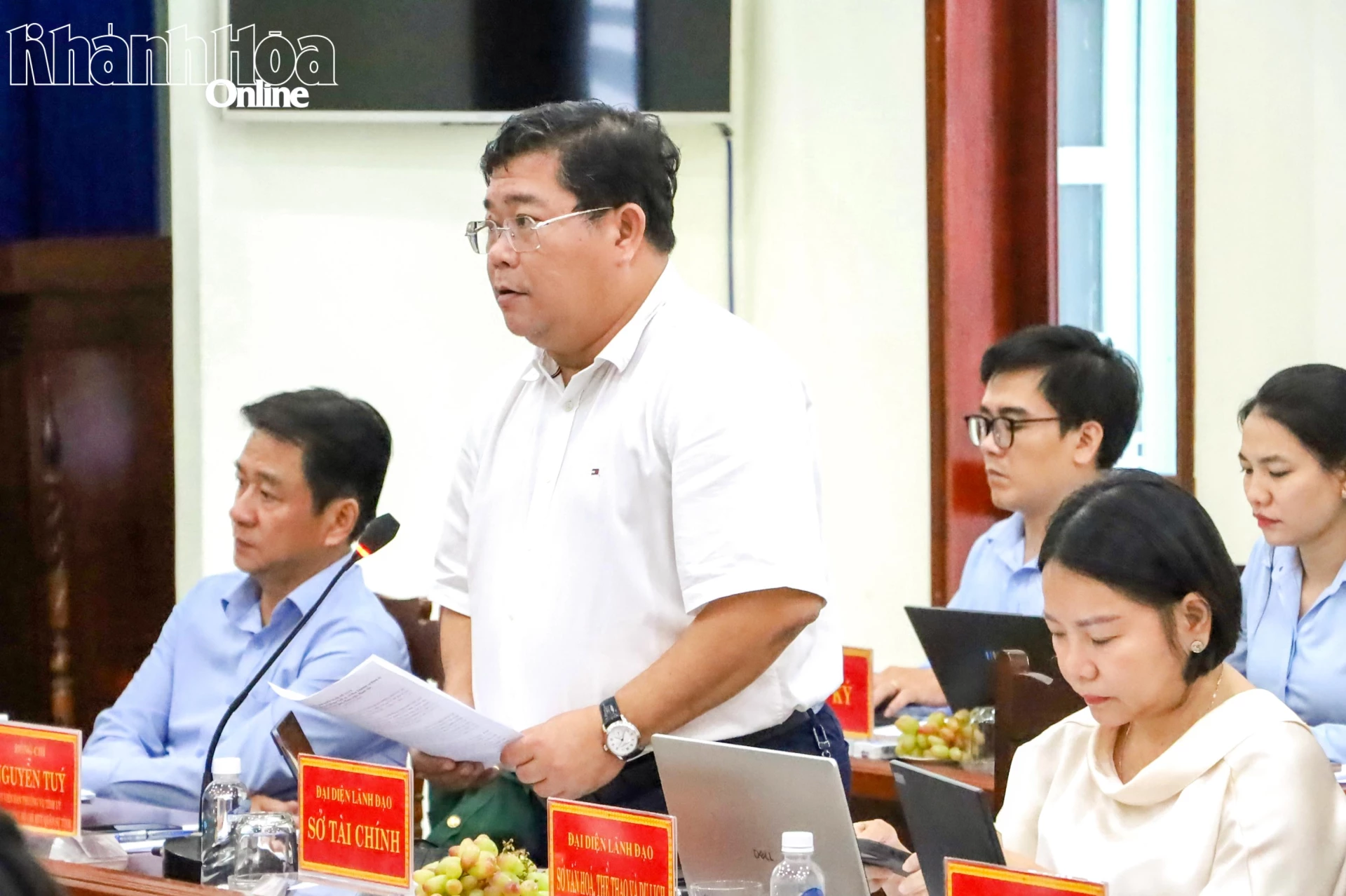 Lãnh đạo Sở Tài chính giải đáp, trao đổi một số nội dung tại buổi làm việc.