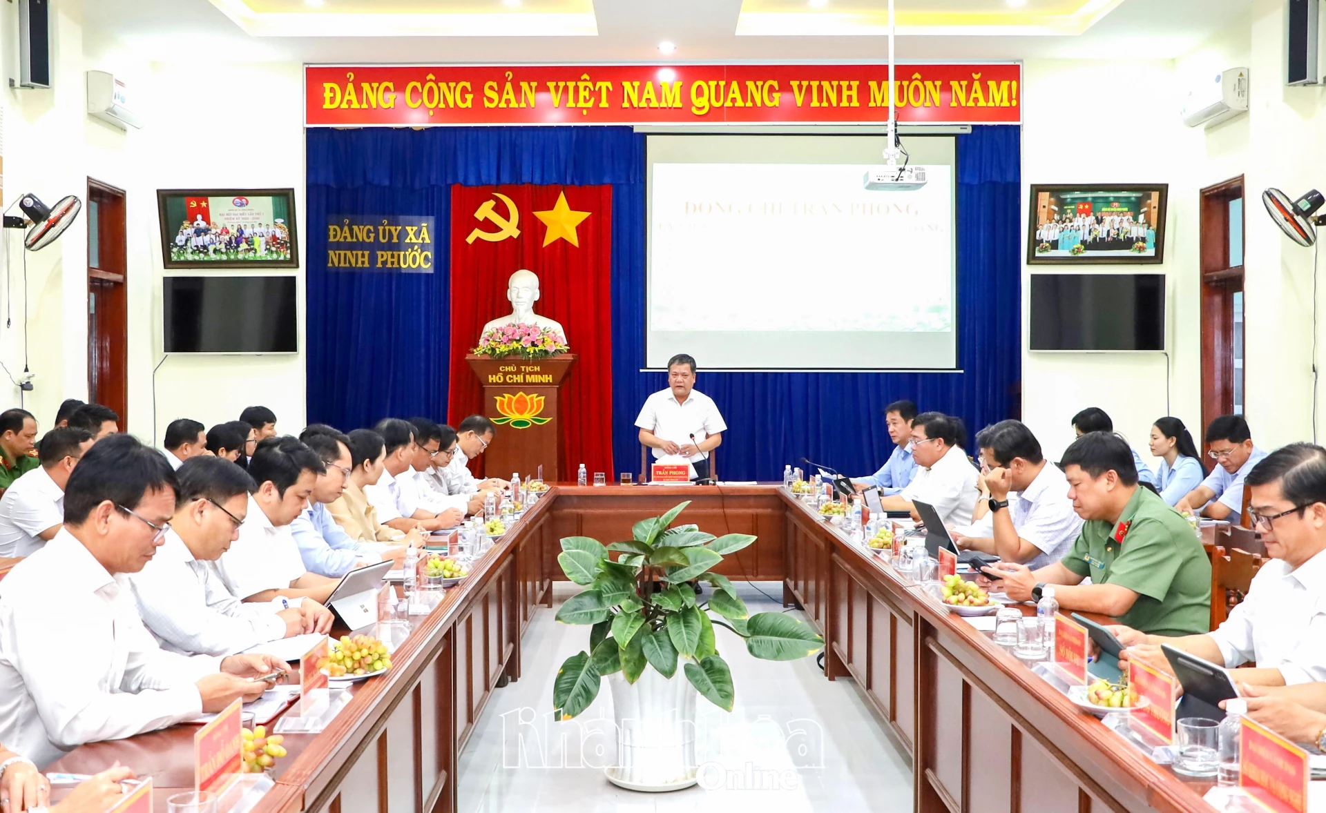 Quang cảnh tại buổi làm việc.