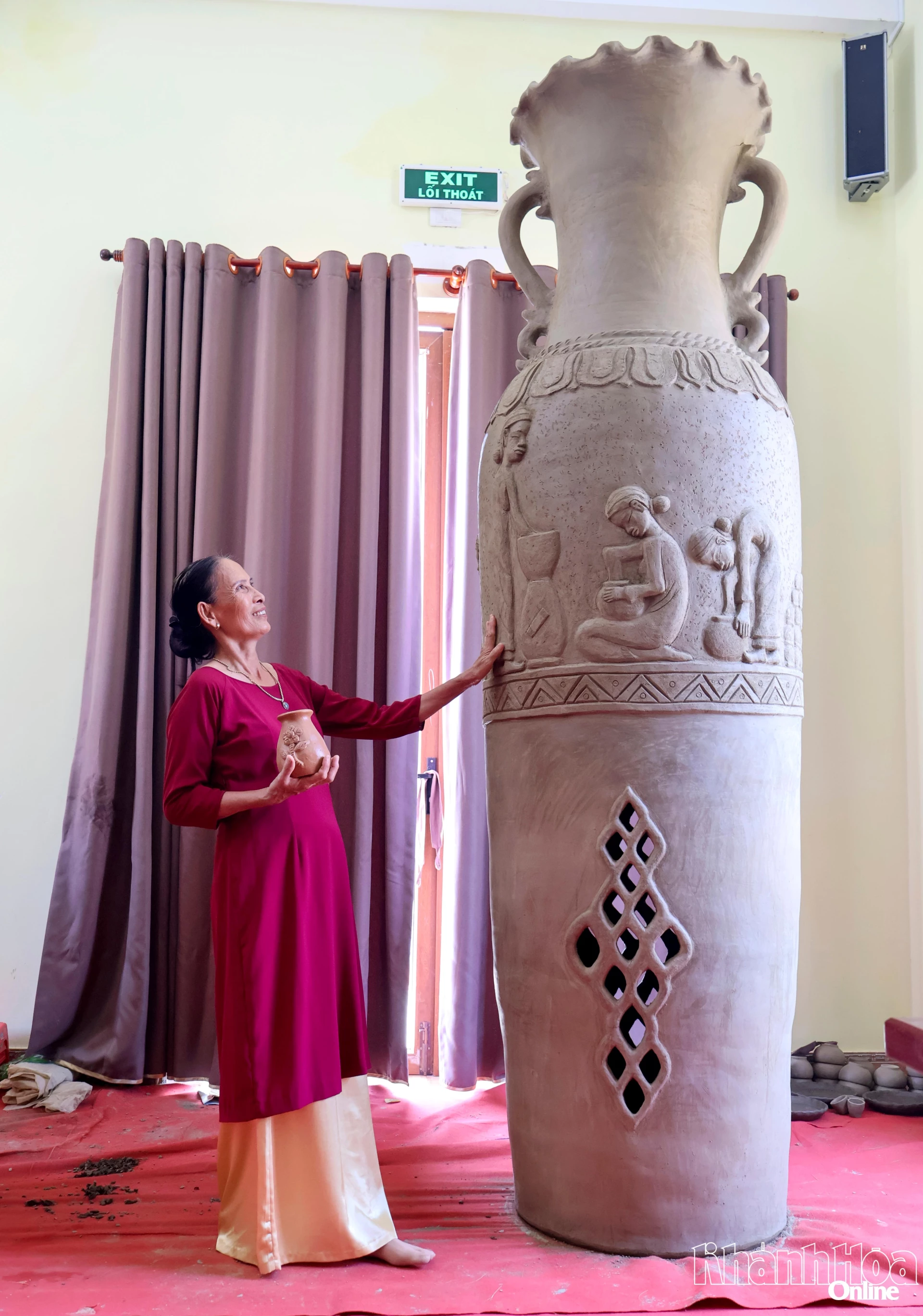 Bình gốm có chiều cao 3m, đường kính khoảng 1m 
sẽ được trưng bày 
trong Lễ hội gốm Chăm Bàu Trúc lần thứ I - năm 2026.
