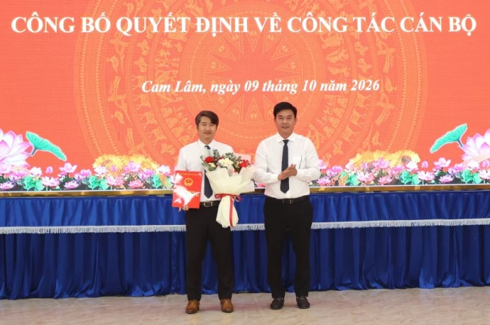 Xã Cam Lâm công bố quyết định về công tác cán bộ