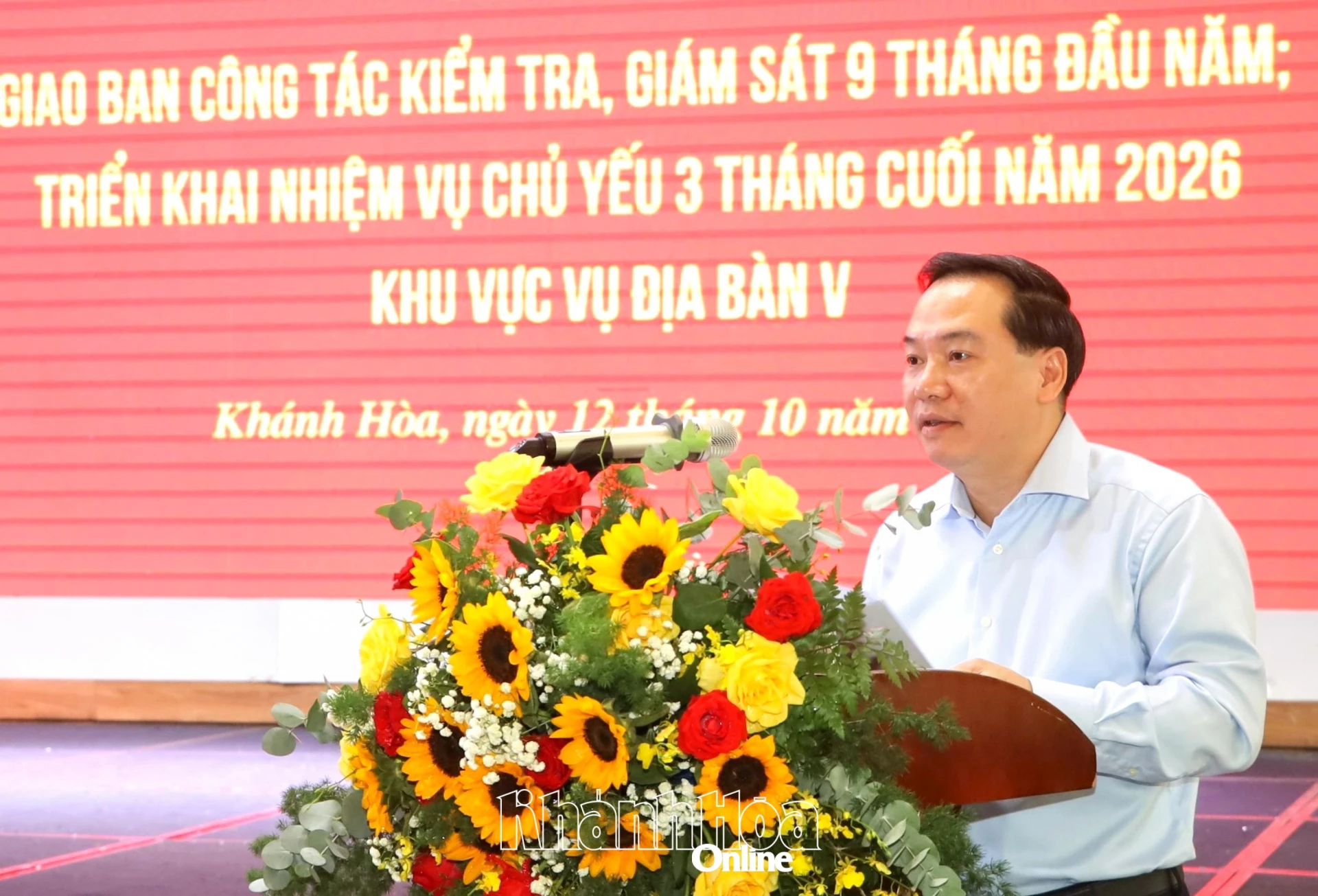 Phó Bí thư Thường trực Tỉnh ủy Khánh Hòa Hồ Xuân Trường phát biểu chào mừng hội nghị.
