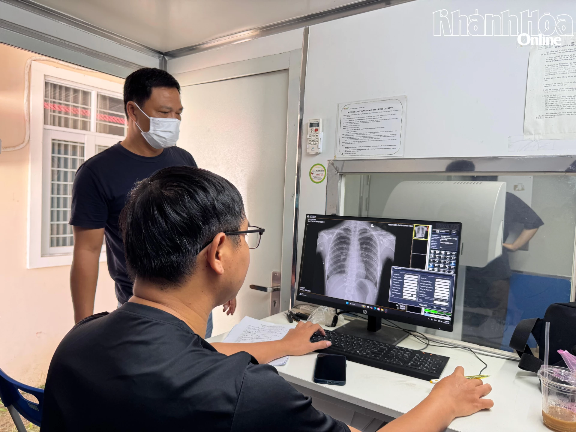 Chương trình còn thực hiện chụp X-Quang di động cho người đến khs được