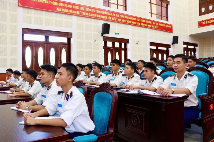 Học viện Hải quân bồi dưỡng lý luận chính trị cho đảng viên mới và đối tượng kết nạp đảng