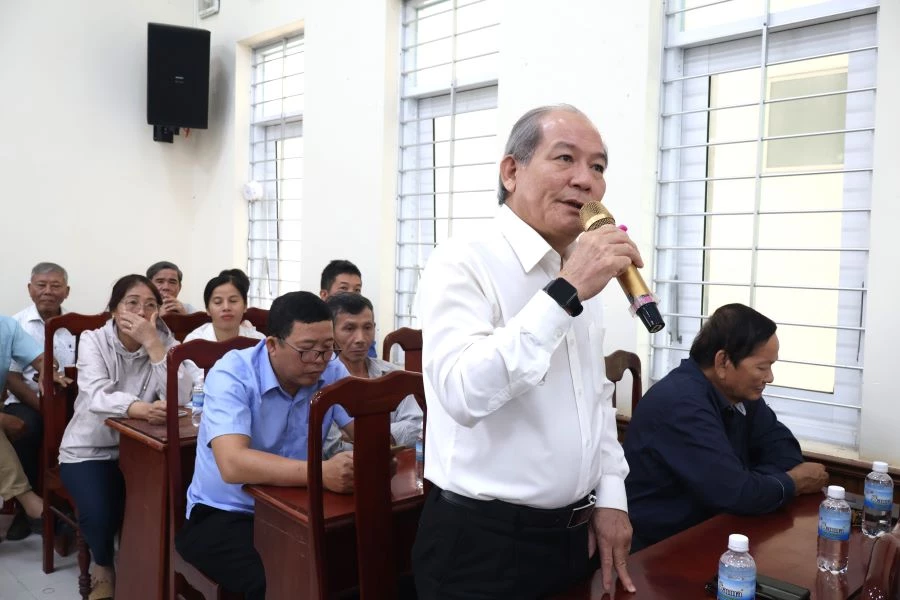Nhân dân nêu ý kiến kiến nghị trong diễn đàn