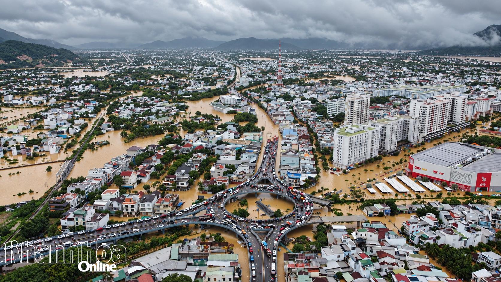 Khu vực Nha Trang ngập trong biển nước trong đợt lụt năm 2025.