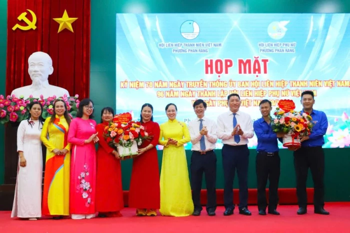 Phường Phan Rang họp mặt kỷ niệm Ngày truyền thống Hội Liên hiệp Thanh niên Việt Nam và Ngày Phụ nữ Việt Nam