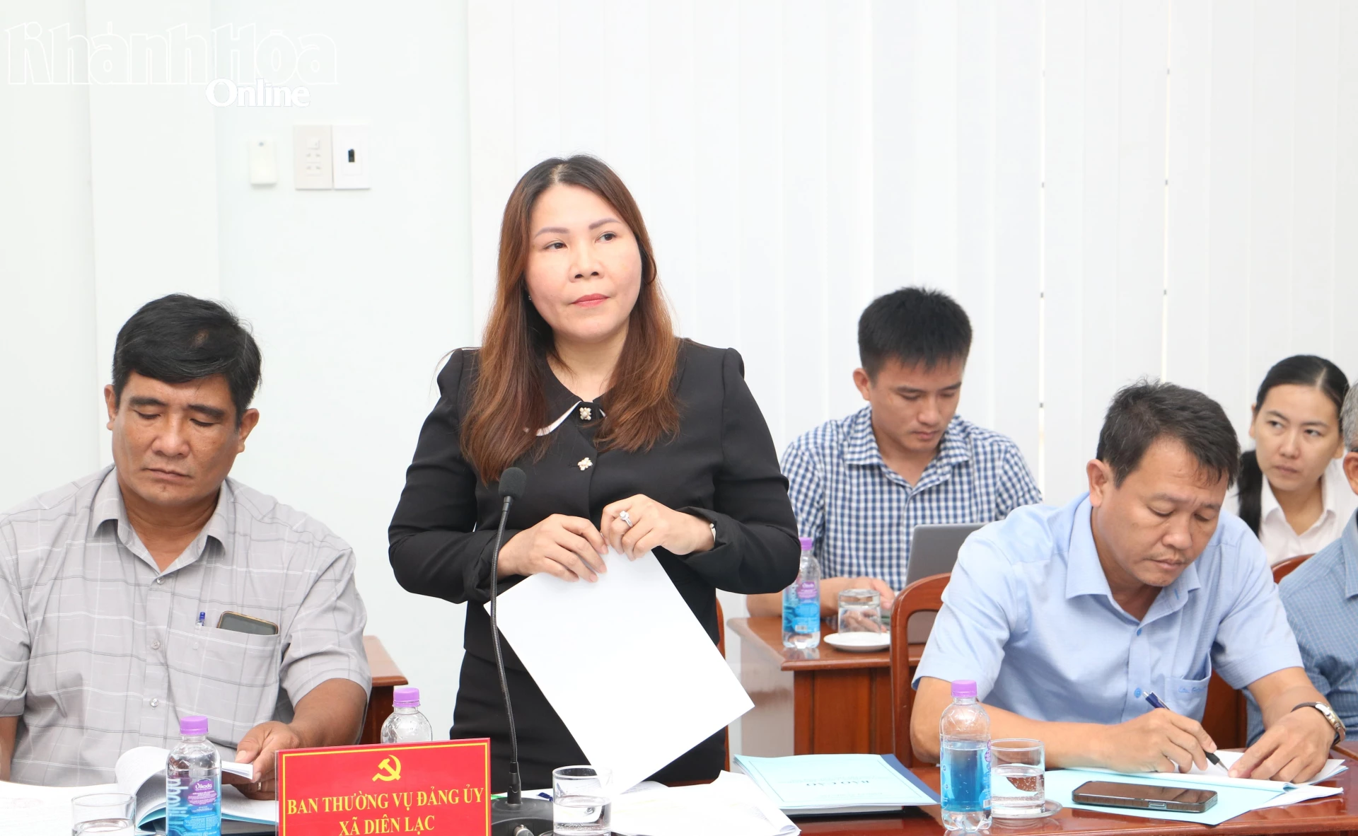 Lãnh đạo Đảng ủy xã Diên Lạc báo cáo tại buổi làm việc.
