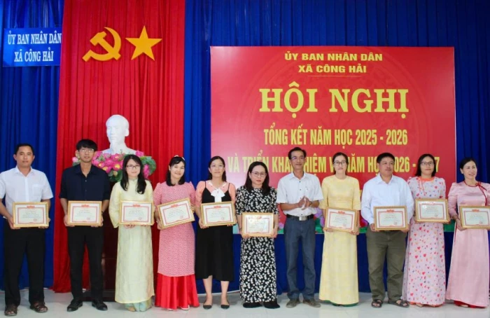 Xã Công Hải tiếp tục nâng cao chất lượng đội ngũ cán bộ quản lý, giáo viên