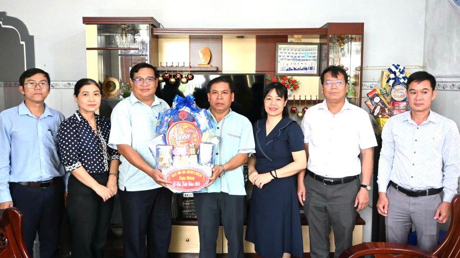 Lãnh đạo xã Thuận Bắc tổ chức đoàn đến thăm ông Dương Tấn Khoán, Phó Giám đốc Trung tâm Y tế khu vực Thuận Bắc; là người Chăm theo đạo Bàlamôn, nhân dịp Lễ hội Katê năm 2026.