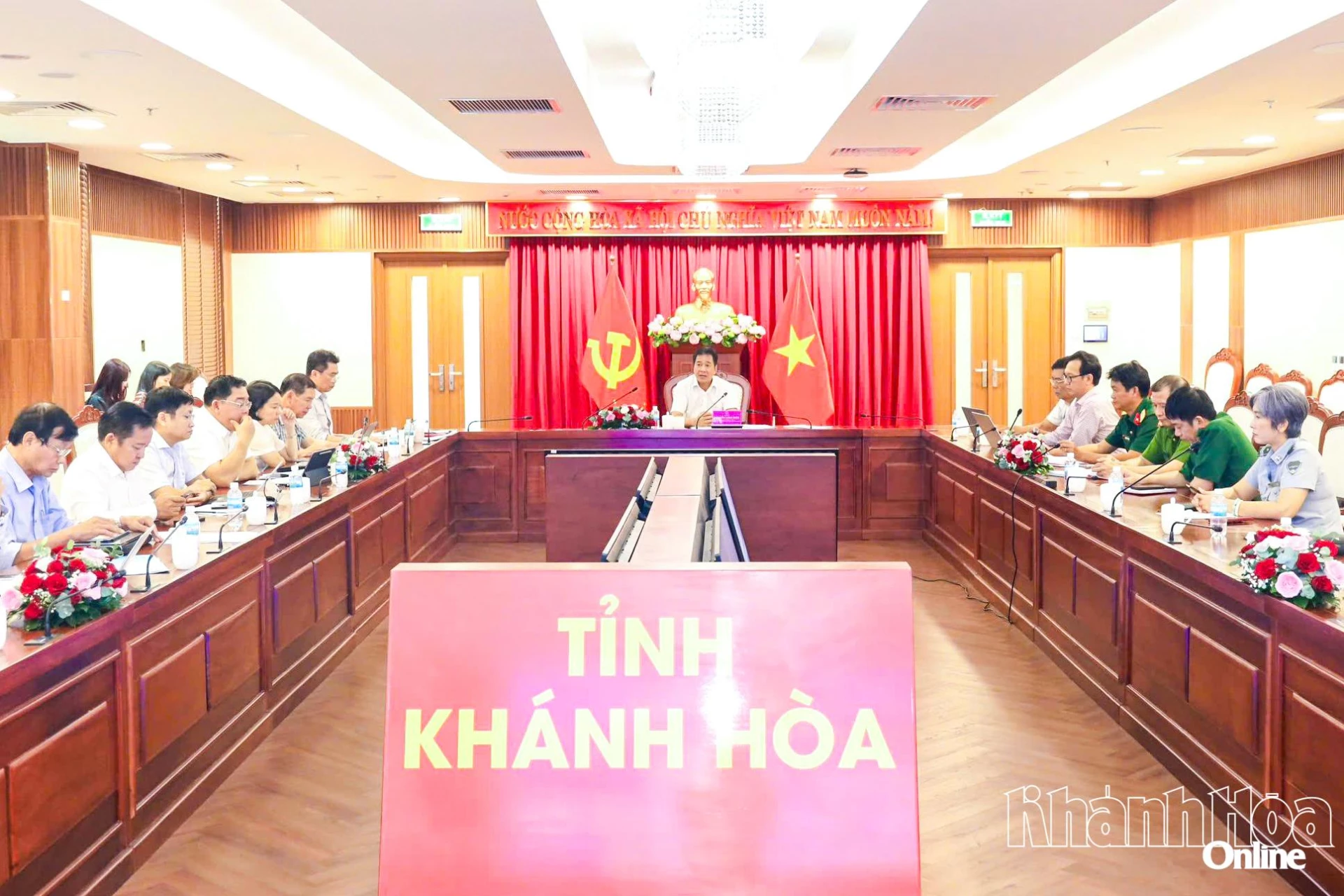 Quang cảnh phiên họp.