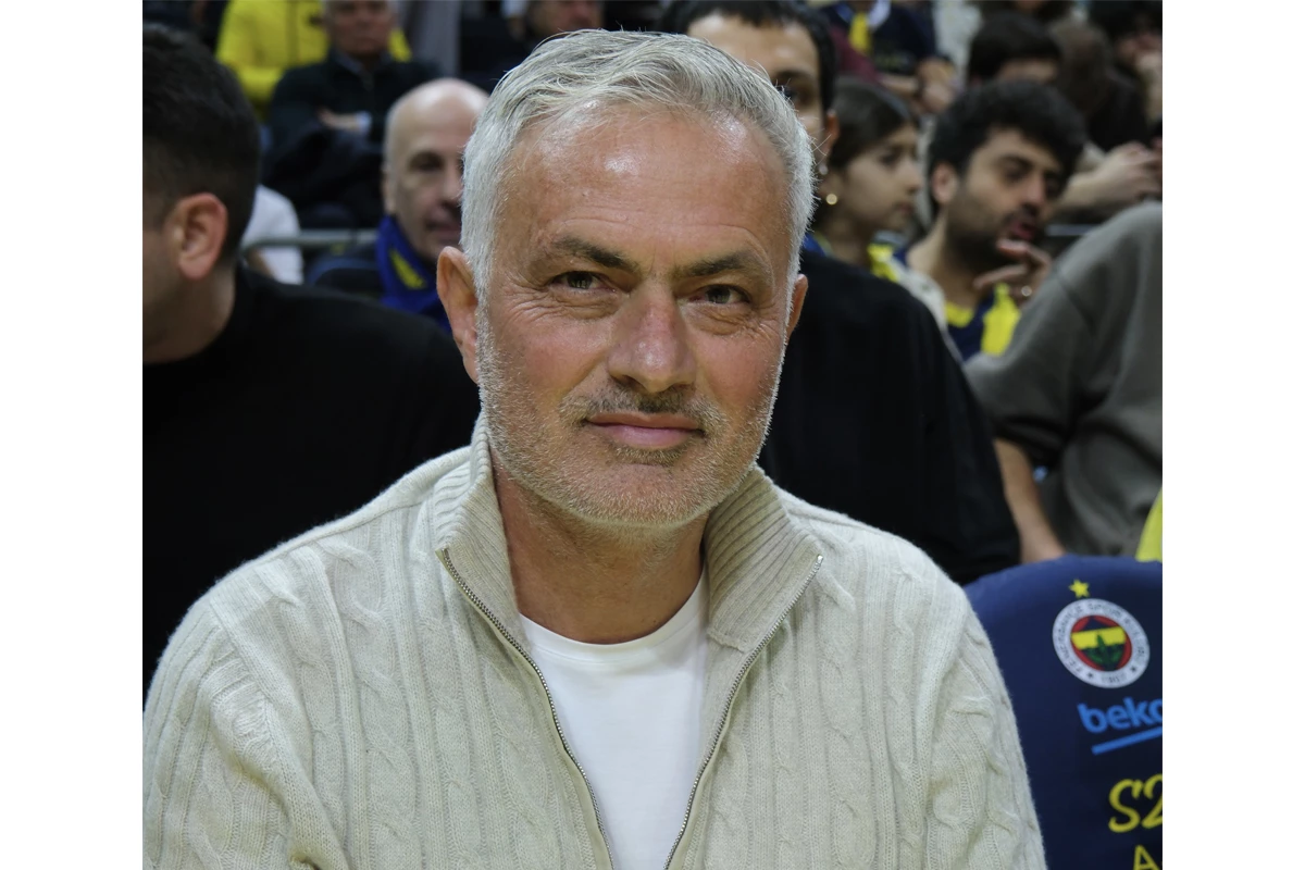 Mourinho vẫn thể hiện được sự sắc xảo trong thay người chiến thuật giúp Real Madrid xoay chuyển cục diện trận đấu.
