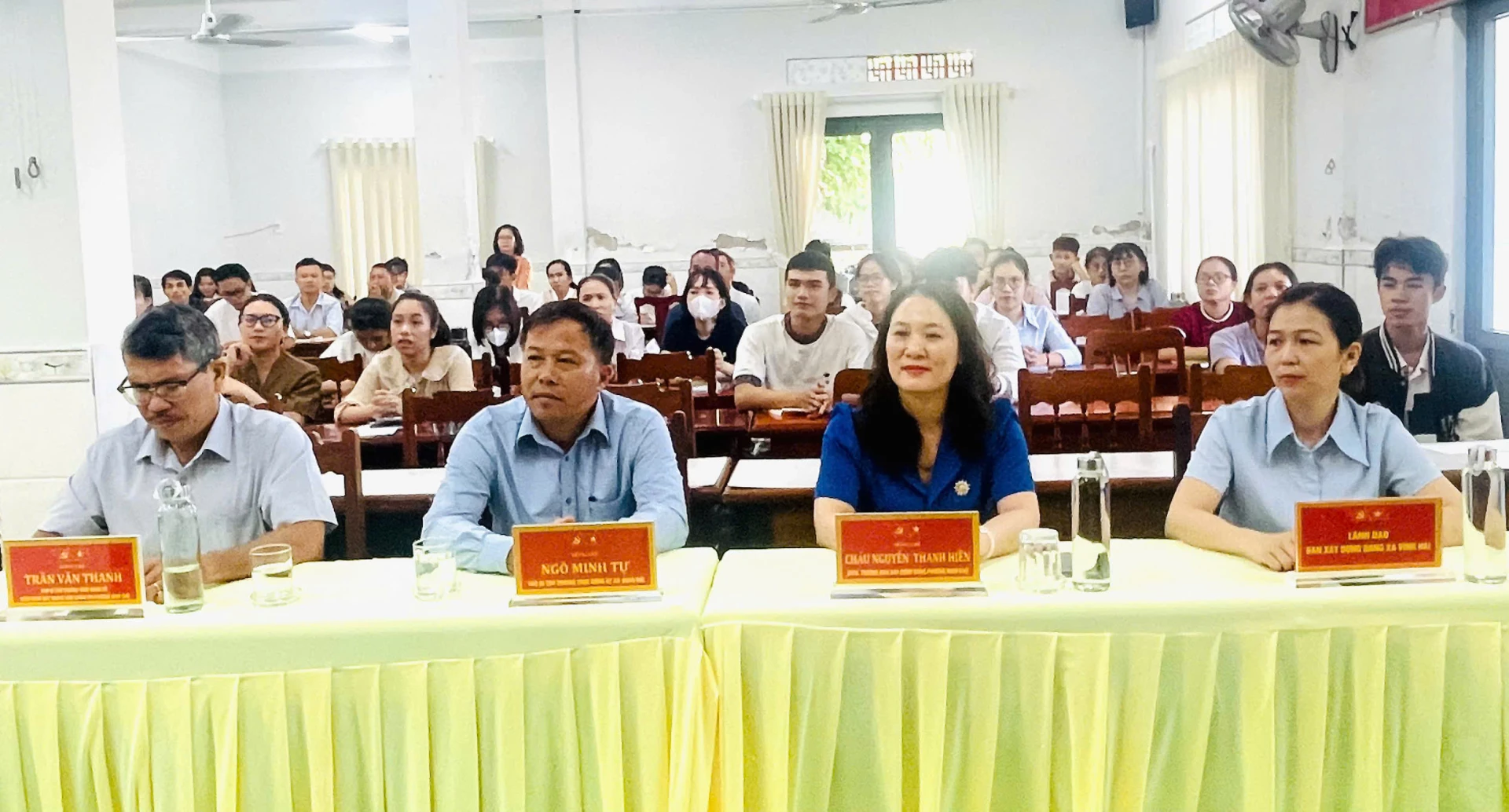 Các đại biểu và học viên dự lễ khai giảng