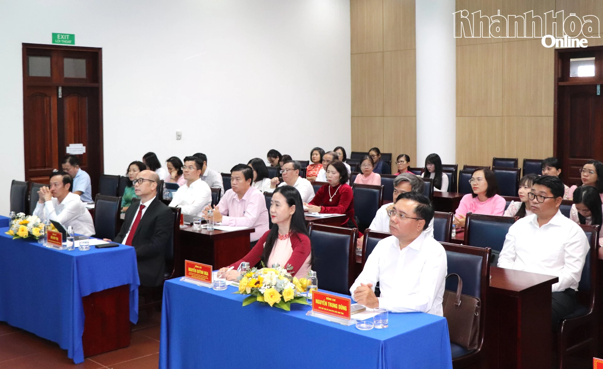 Các đại biểu tham dự lễ ký kết tại điểm cầu Khánh Hòa.