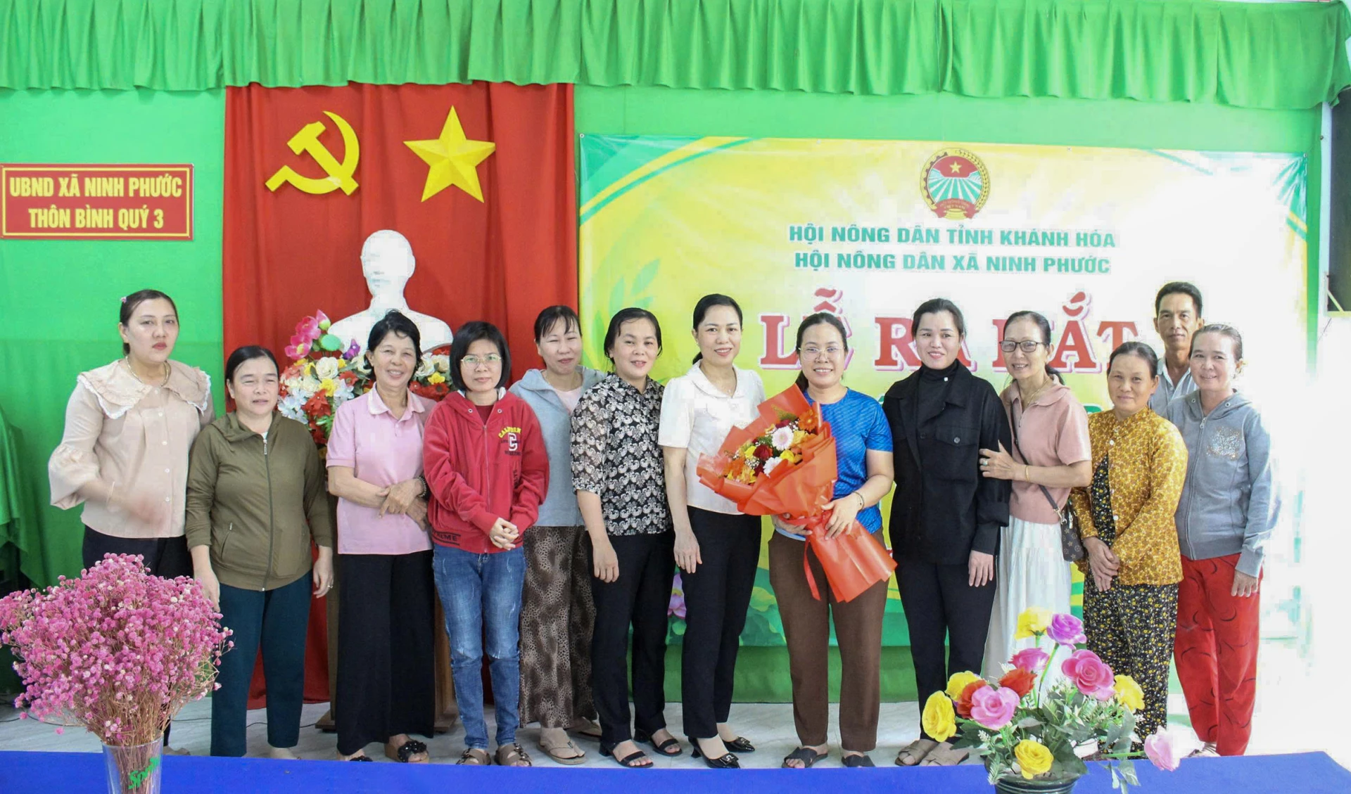 Ra mắt Câu lạc bộ “Nông dân số” thôn Bình Quý 3.