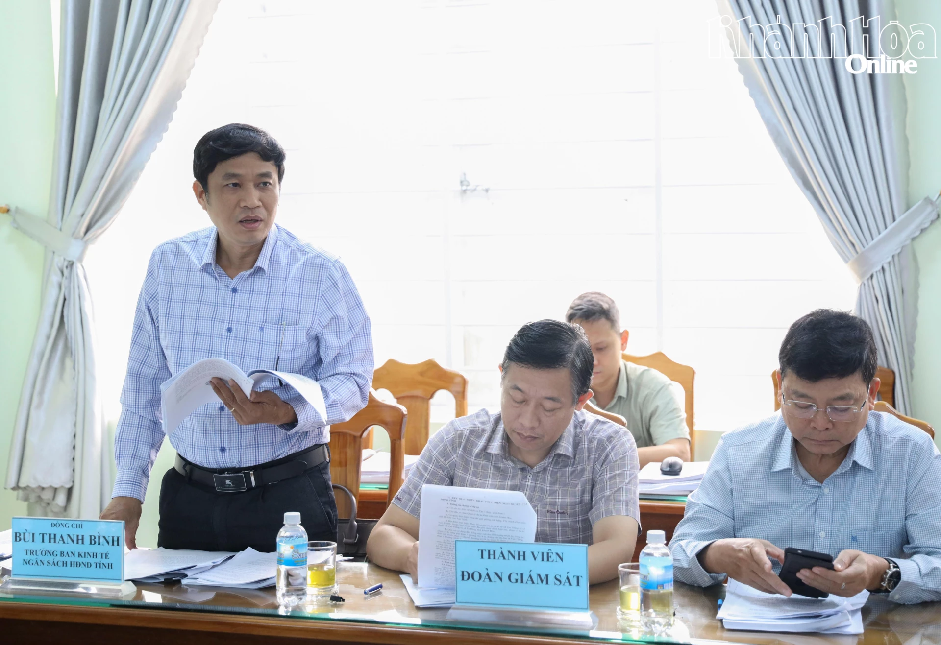 Thành viên đoàn giám sát phát biểu tại cuộc giám sát.