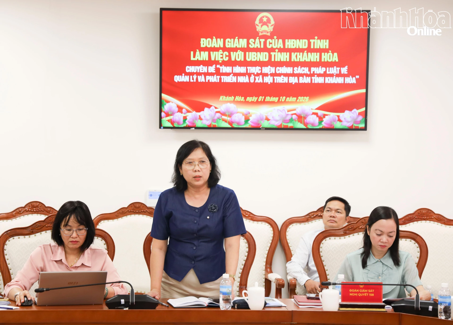 Thành viên đoàn giám sát  phát biểu tại cuộc làm việc.