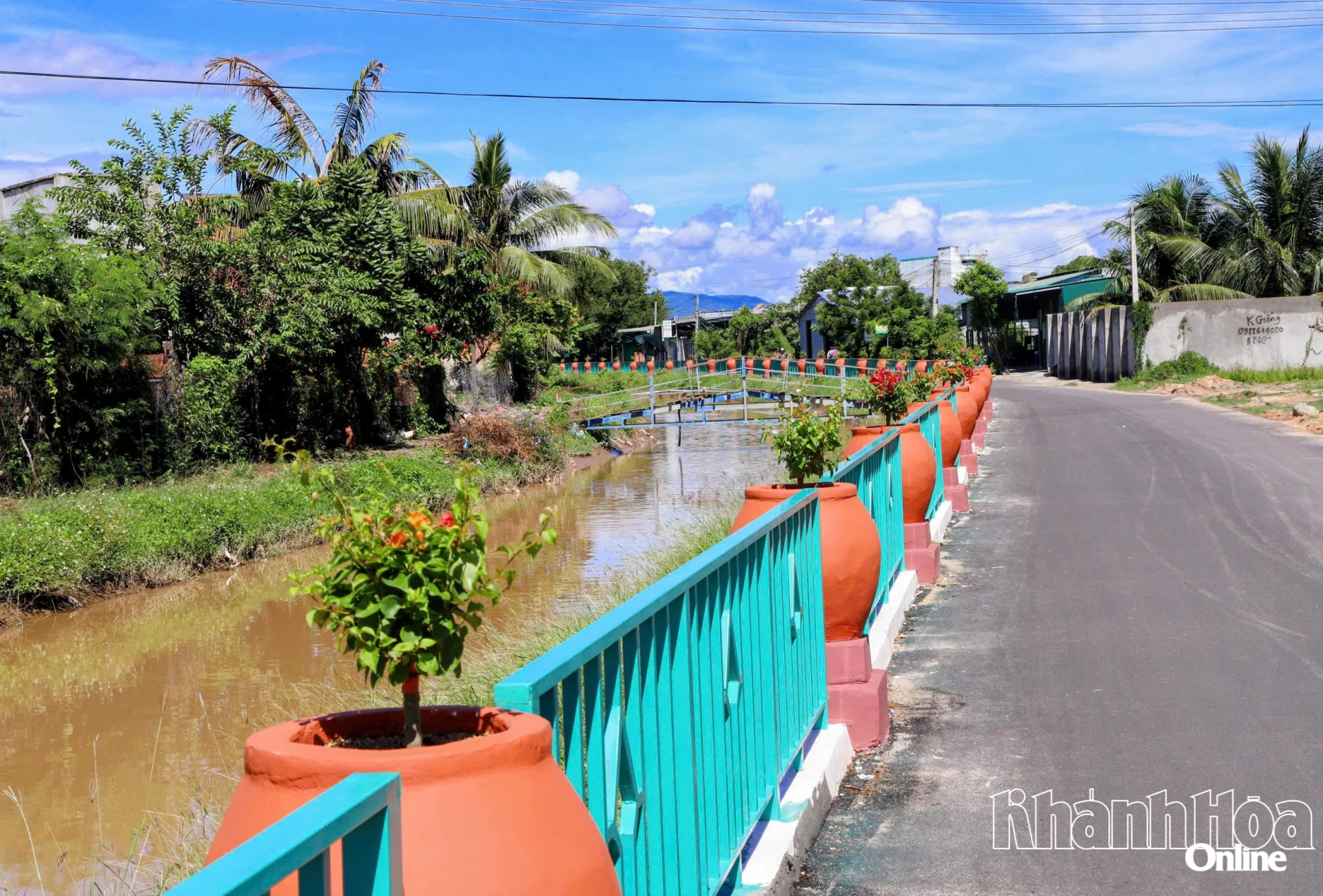 Điểm nhấn này góp phần tạo cảnh quan đặc sắc, quảng bá hình ảnh làng gốm Bàu Trúc và mang đến những trải nghiệm thú vị cho du khách.