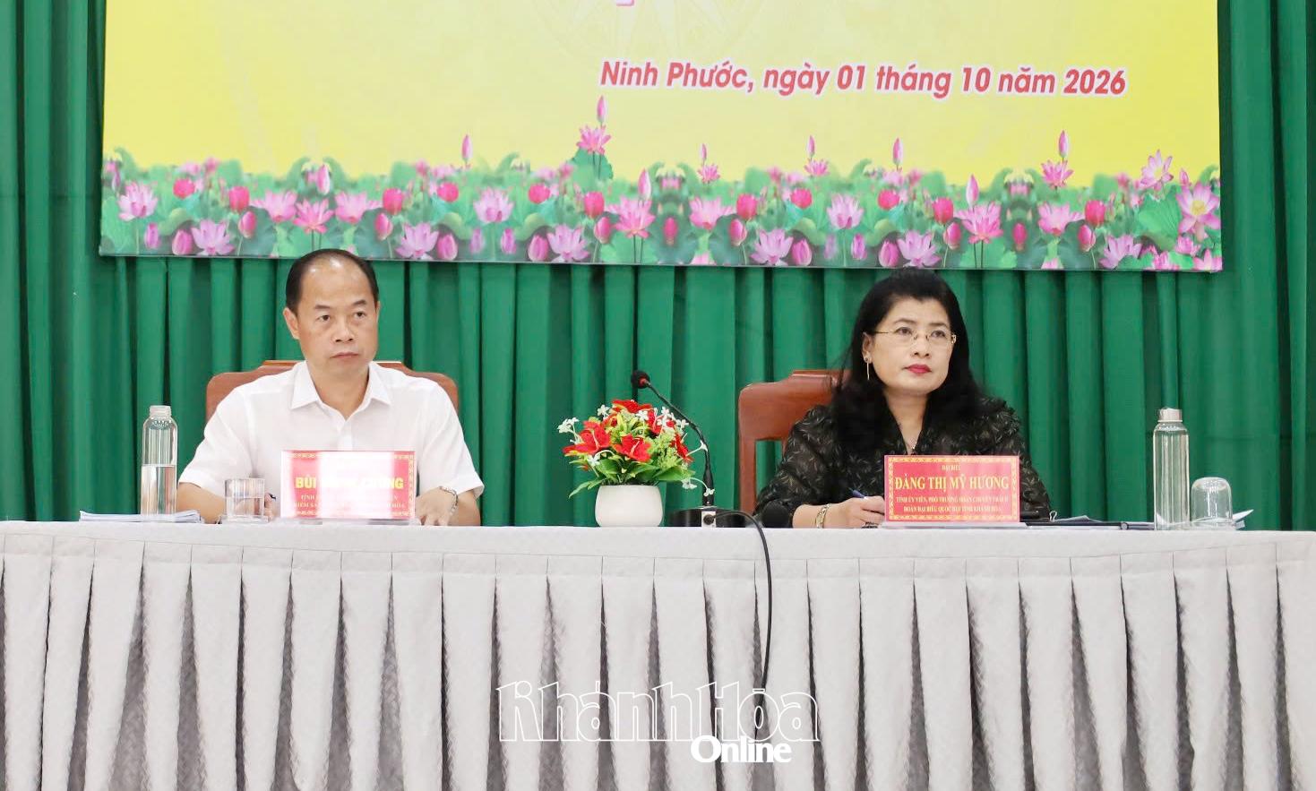 Các đại biểu Quốc hội tỉnh Khánh Hòa thuộc đơn vị bầu cử số 4 tiếp xúc cử tri 2 xã Ninh Phước và Phước Hữu.