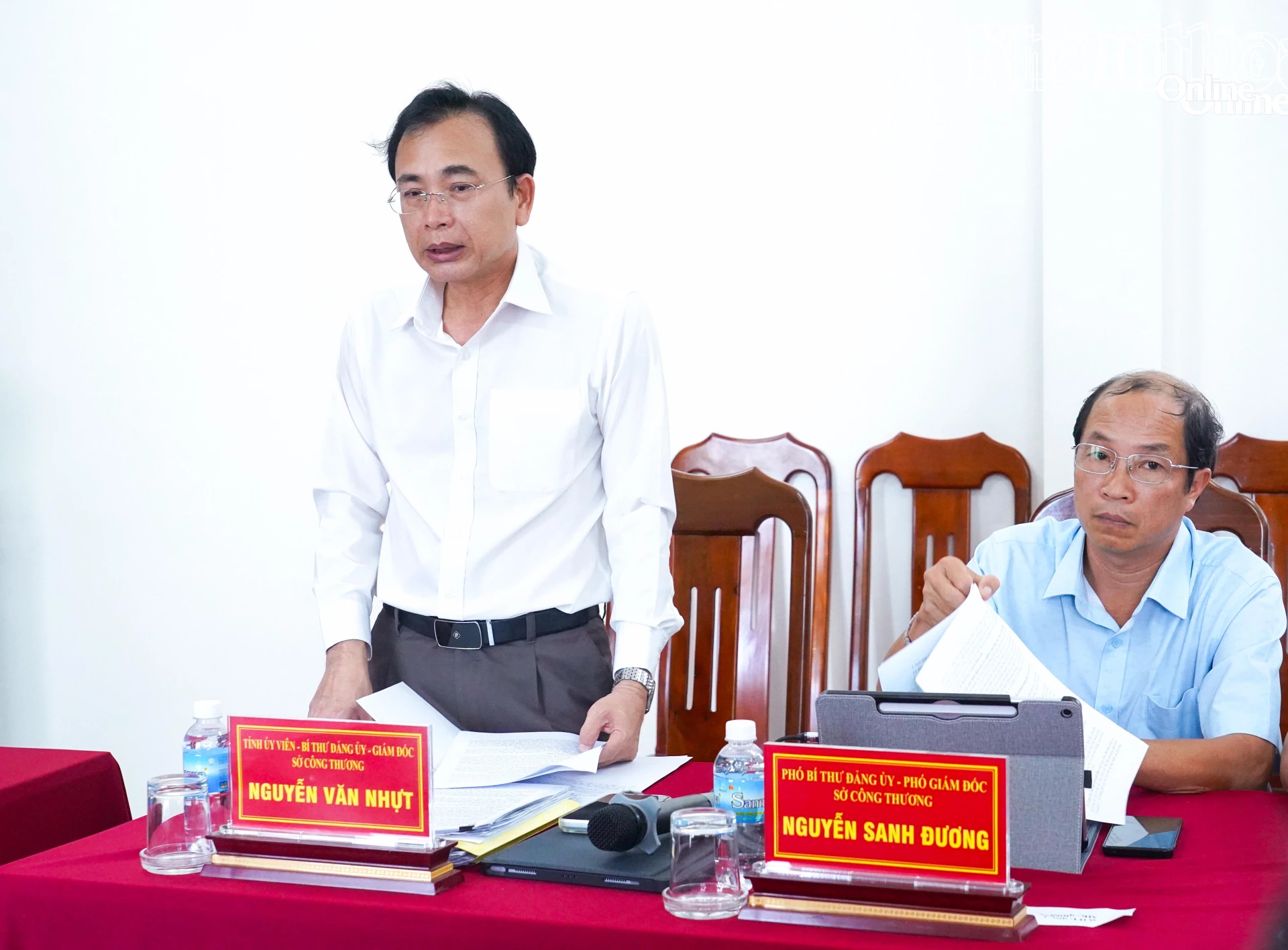 Ông Nguyễn Văn Nhựt - Giám đốc Sở Công Thương báo cáo tình hình thực hiện nhiệm vụ của sở.