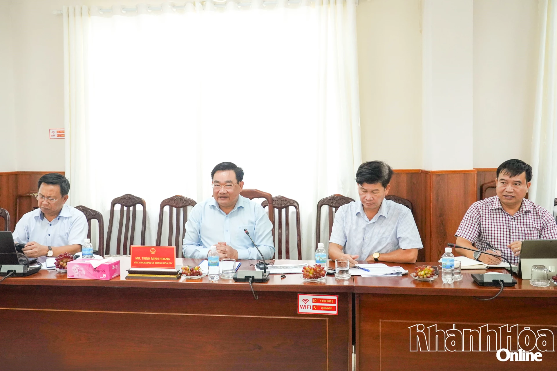 Phó Chủ tịch UBND tỉnh Trịnh Minh Hoàng chủ trì buổi làm việc.