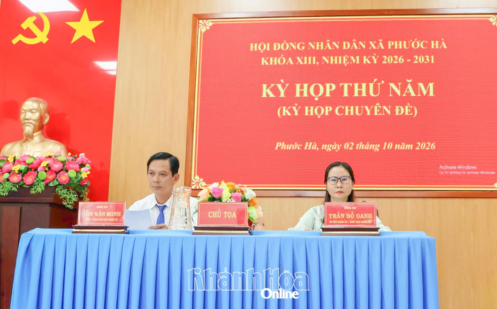Chủ tọa Kỳ họp chuyên đề lần thứ 5 HĐND xã Phước Hà.