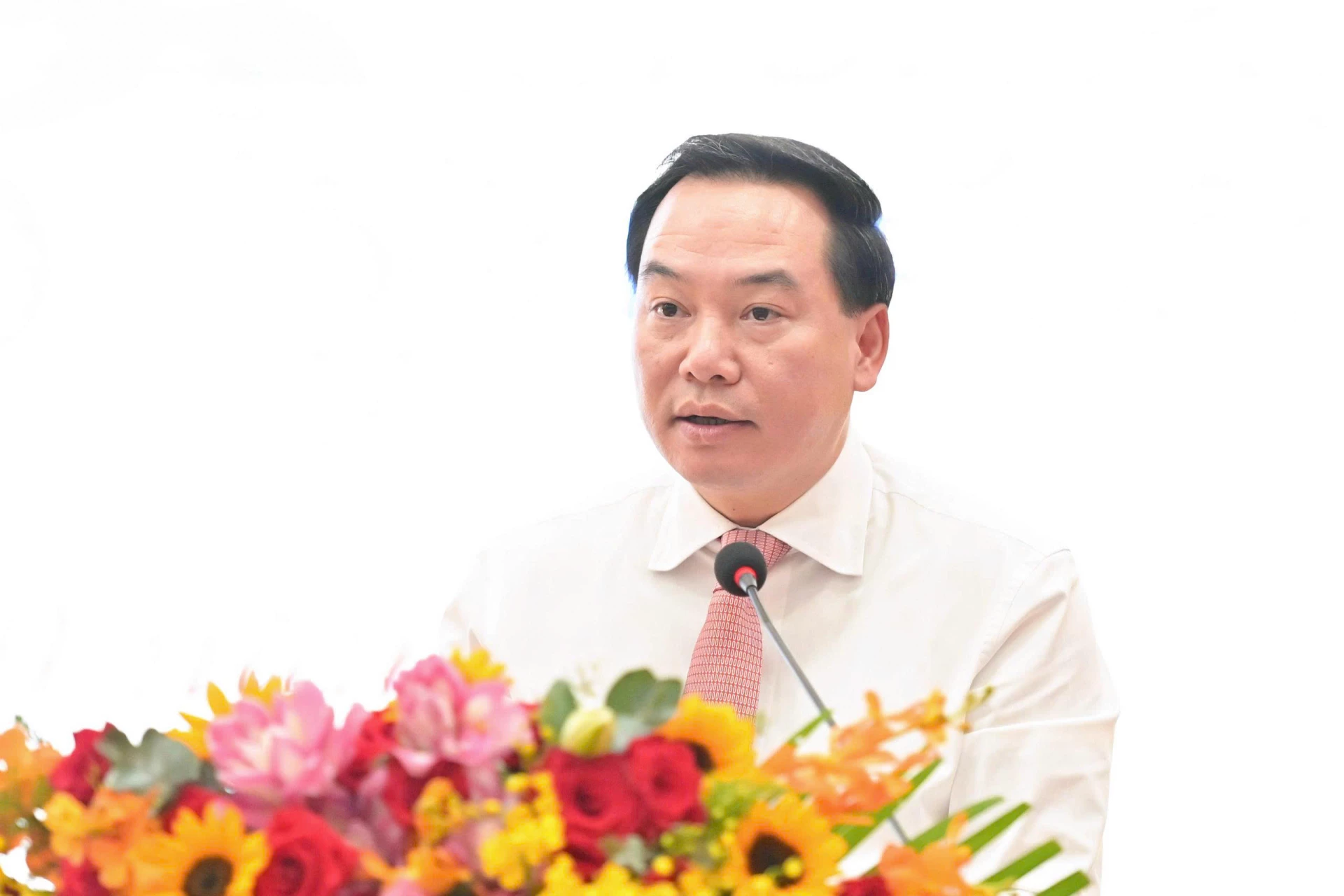 Phó Bí thư Thường trực Tỉnh ủy Hồ Xuân Trường phát biểu tổng kết hội thảo. 