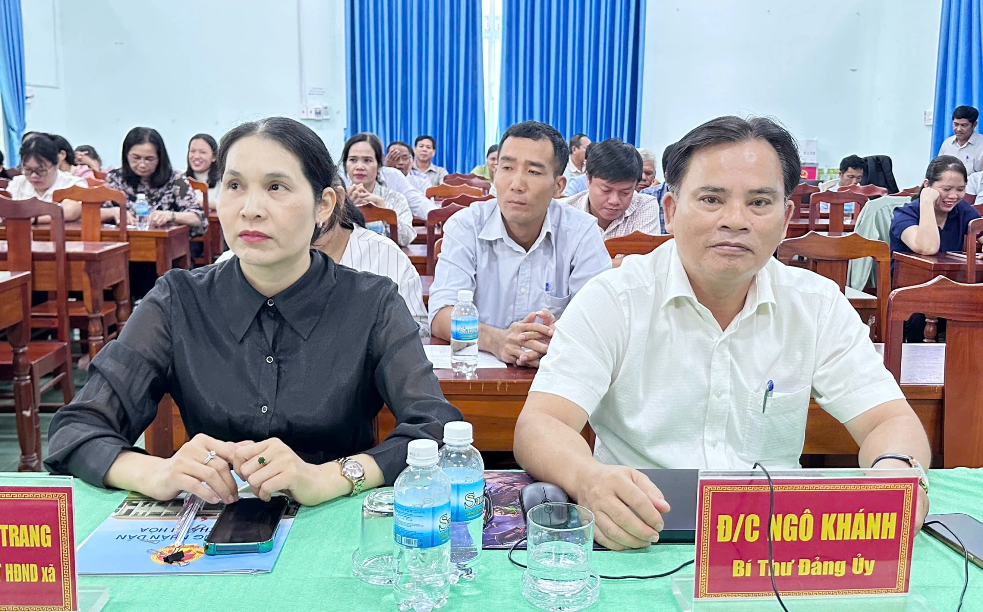 Các đại biểu dự hội nghị.