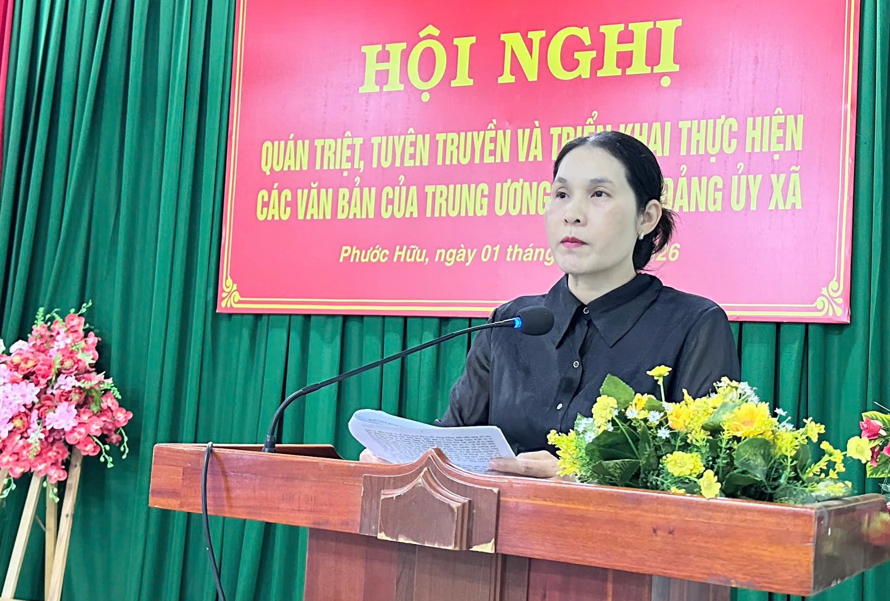 Thường trực Đảng ủy xã Phước Hữu quán triệt một số văn bản tại hội nghị.