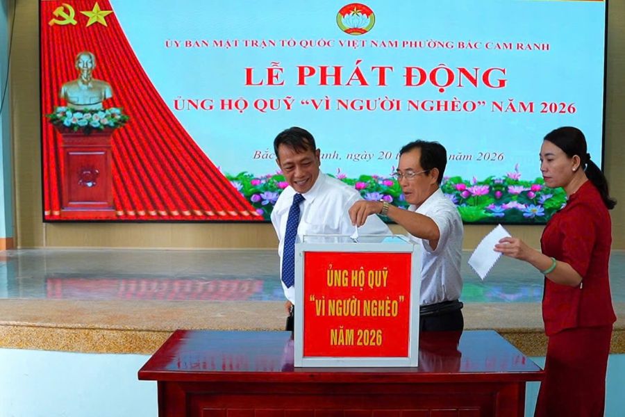 Các đại biểu tham gia ủng hộ Quỹ Vì người nghèo năm 2026.