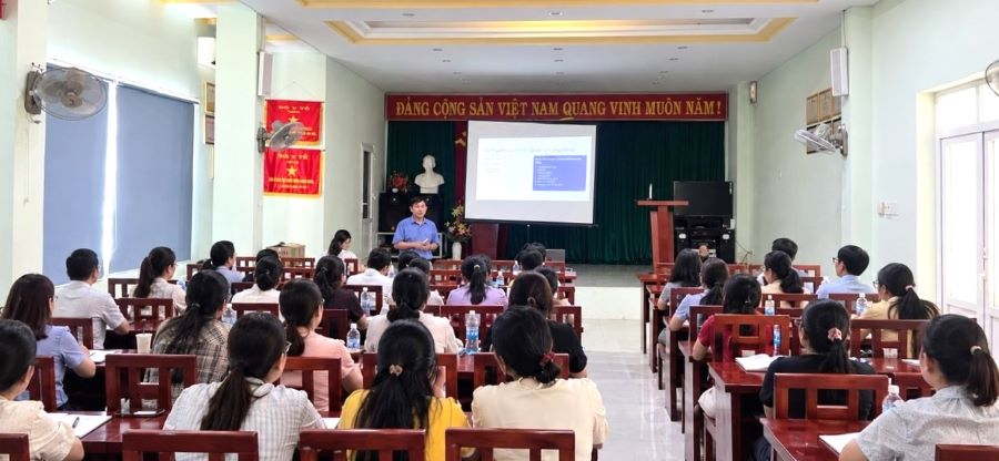 Quang cảnh lớp tập huấn.