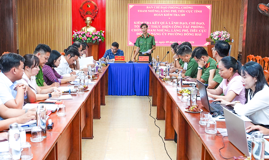 Quang cảnh buổi làm việc.