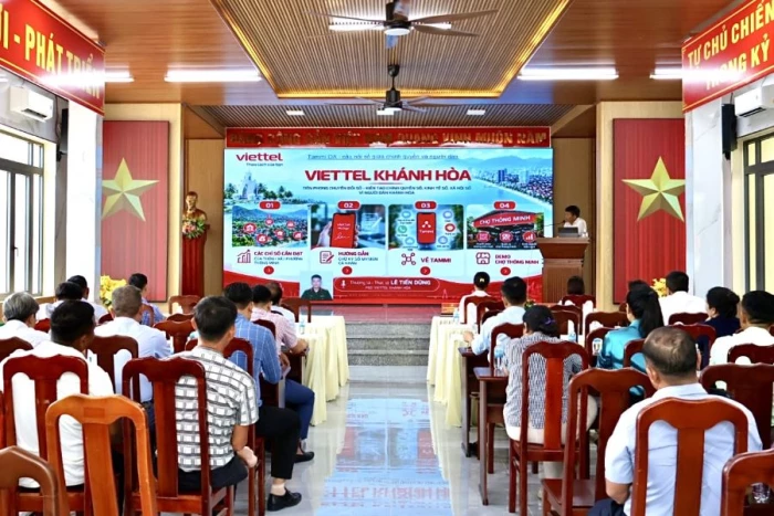 Xã Nam Cam Ranh phối hợp tổ chức tập huấn sử dụng nền tảng số Viettel Tammi OA