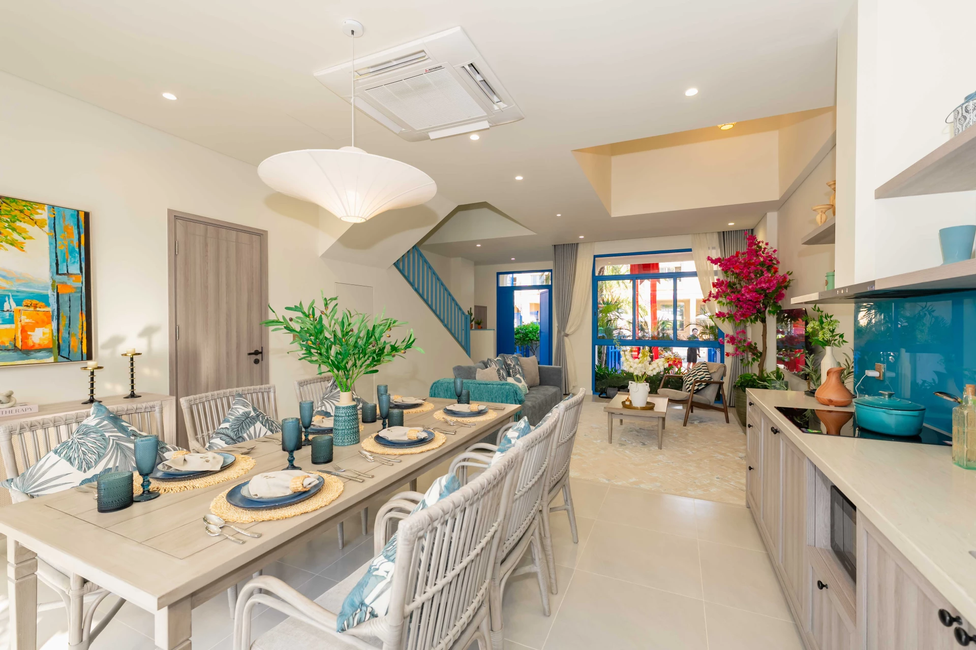 Nhà phố biển Hy Lạp hoàn thiện với cảm hứng Địa Trung Hải, mang đến không gian sống thanh lịch.
