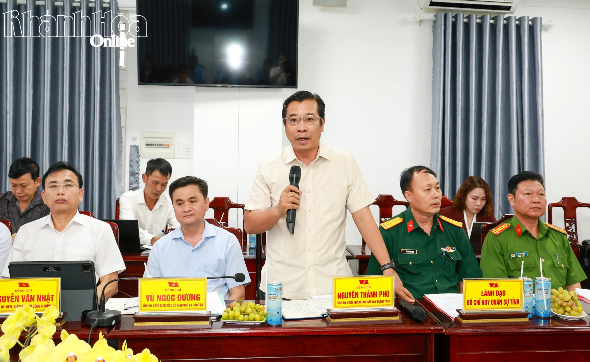 Giám đốc Sở Xây dựng phát biểu ý kiến tại cuộc họp