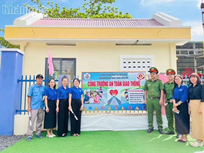 Công an xã Suối Dầu xây dựng mô hình “Cổng trường an toàn giao thông”