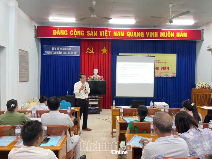 Tập huấn phòng, chống tác hại của thuốc lá cho mạng lưới cộng tác viên