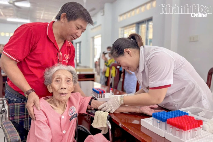 Nâng cao chất lượng chăm sóc sức khỏe người cao tuổi