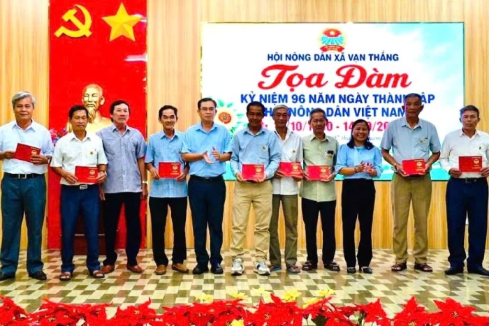 Xã Vạn Thắng tọa đàm kỷ niệm 96 năm Ngày thành lập Hội Nông dân Việt Nam 