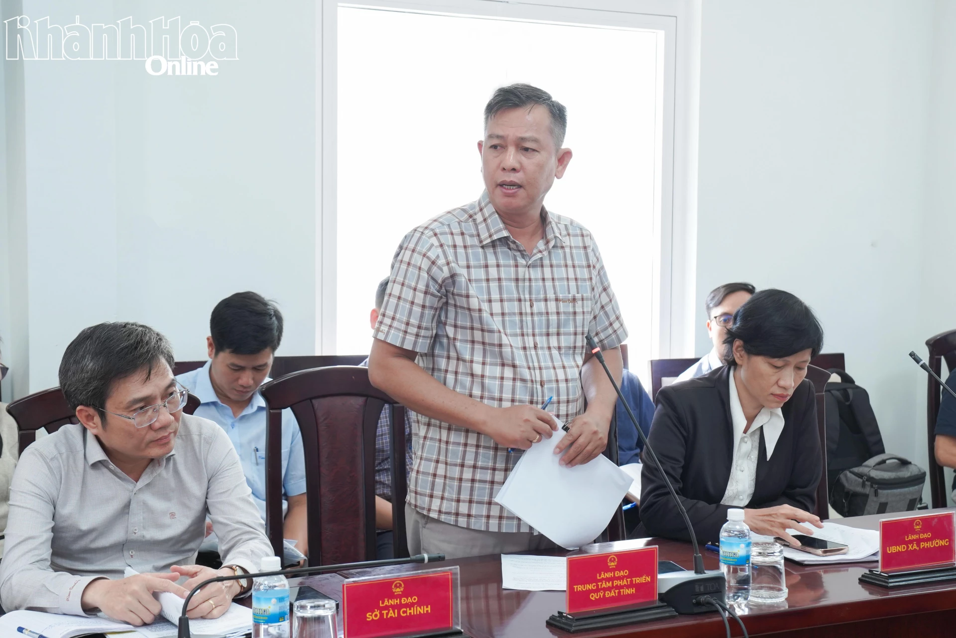 Lãnh đạo Trung tâm Phát triển quỹ đất tỉnh phát biểu.