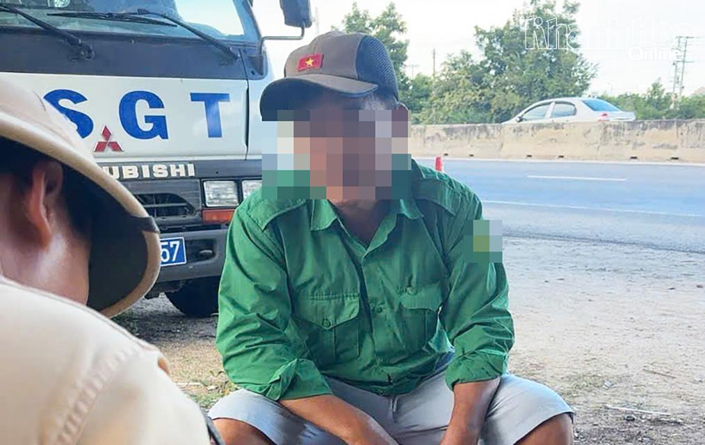 Cảnh sát giao thông đã lập biên bản, xử phạt tài xế Q.N.P về hành vi điều khiển xe ô tô kinh doanh vận tải quá thời gian quy định.
