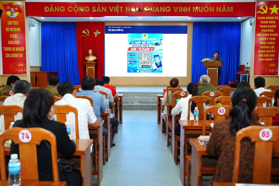 Quang cảnh hội nghị.