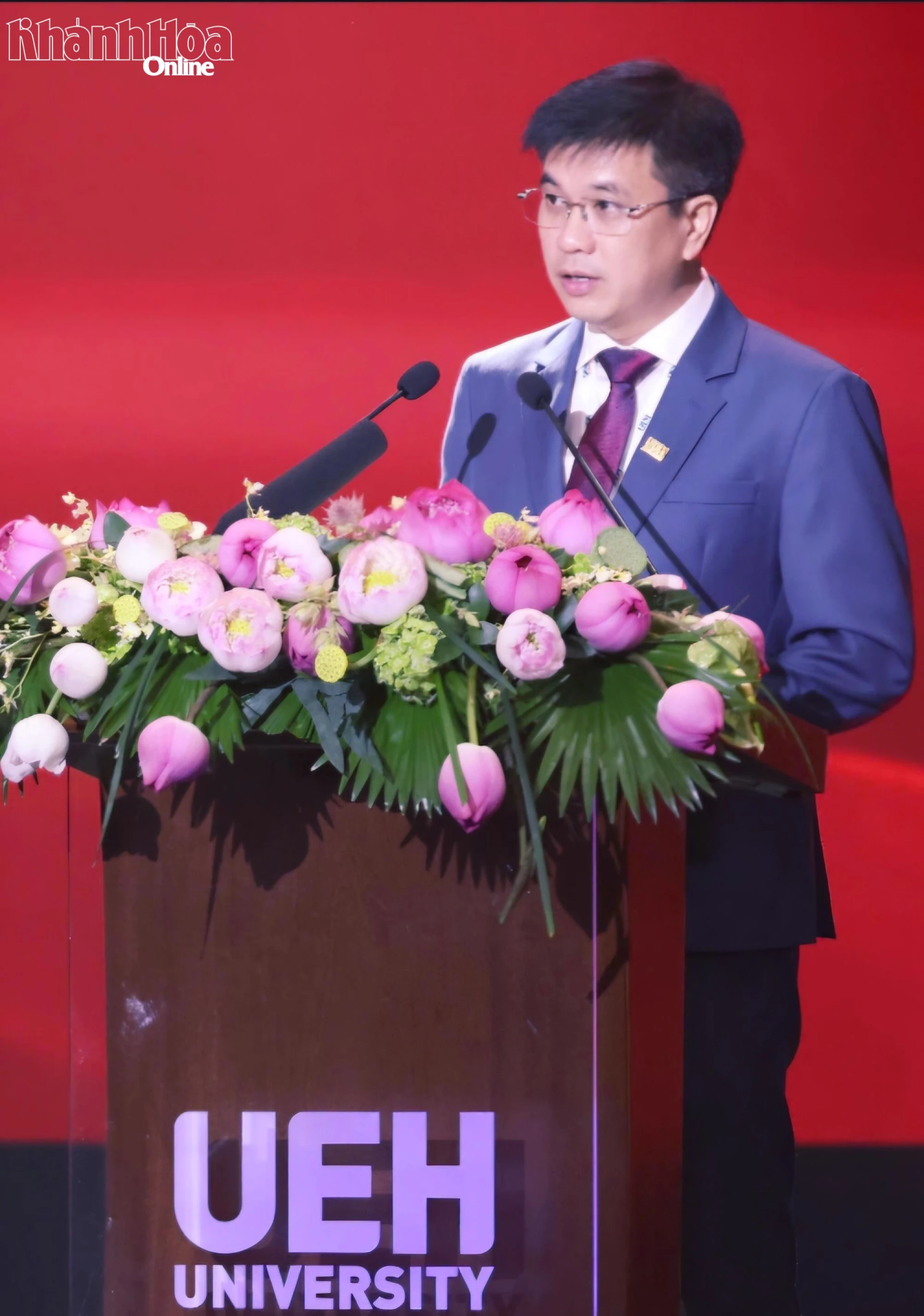 PGS.TS Bùi Quang Hùng - Giám đốc UEH phát biểu tại buổi lễ. Ảnh: THÀNH AN