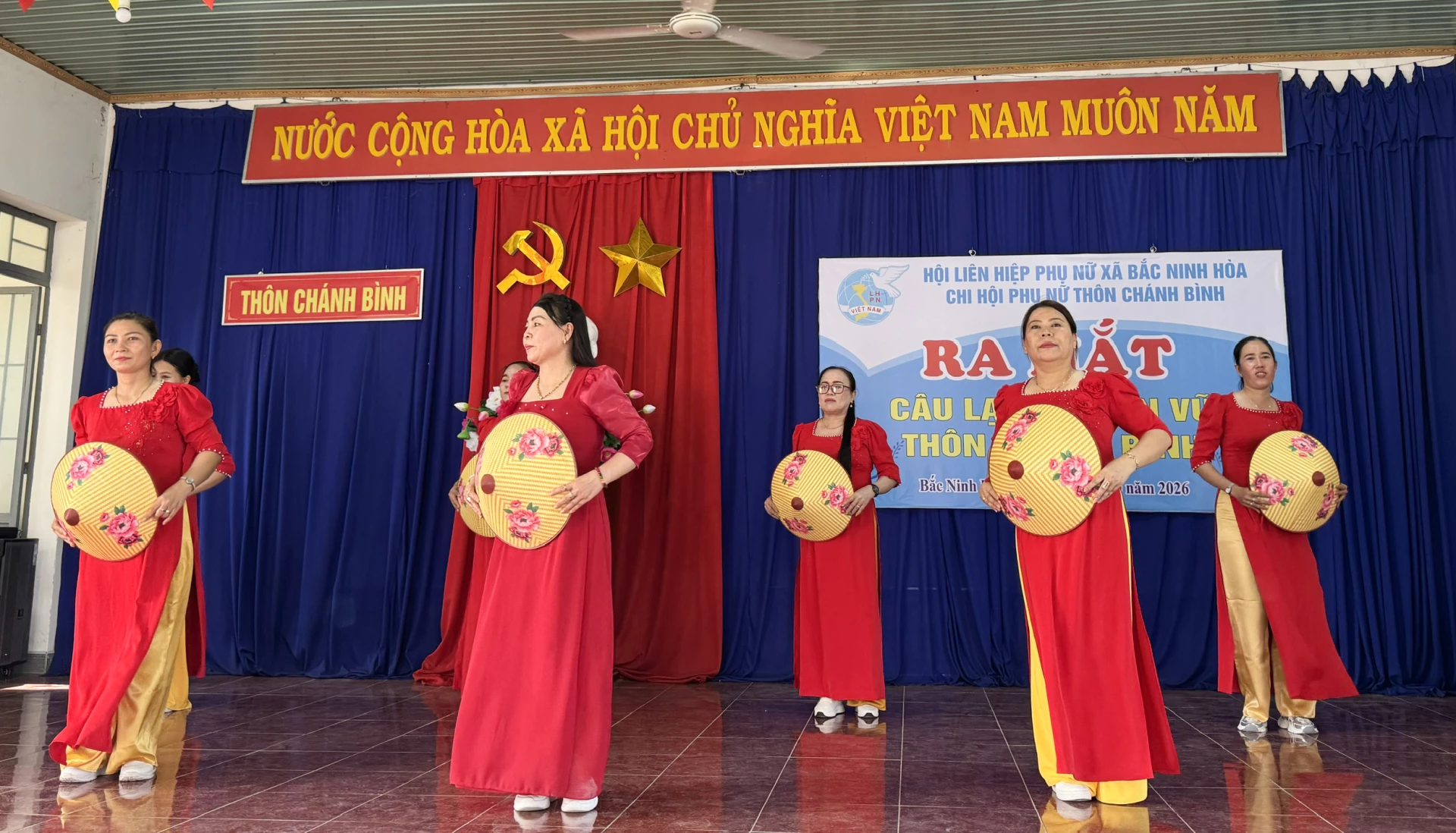 Một tiết mục văn nghệ do câu lạc bộ biểu diễn tại buổi ra mắt.